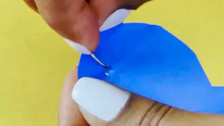 Molde de peixinho de papel para pescaria de festa junina, cortado com uma argola para brincadeira temática